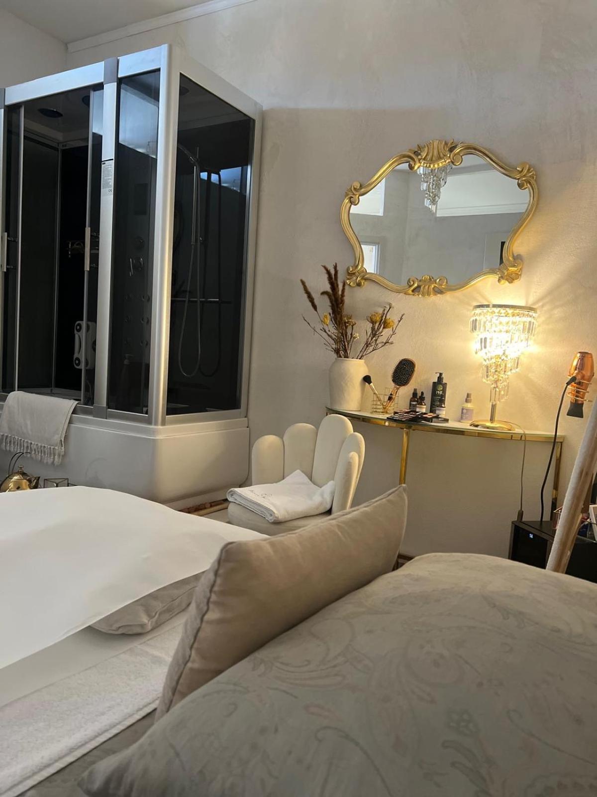 Femme Noir Luxury Spa Experience San Nicola La Strada Exteriér fotografie