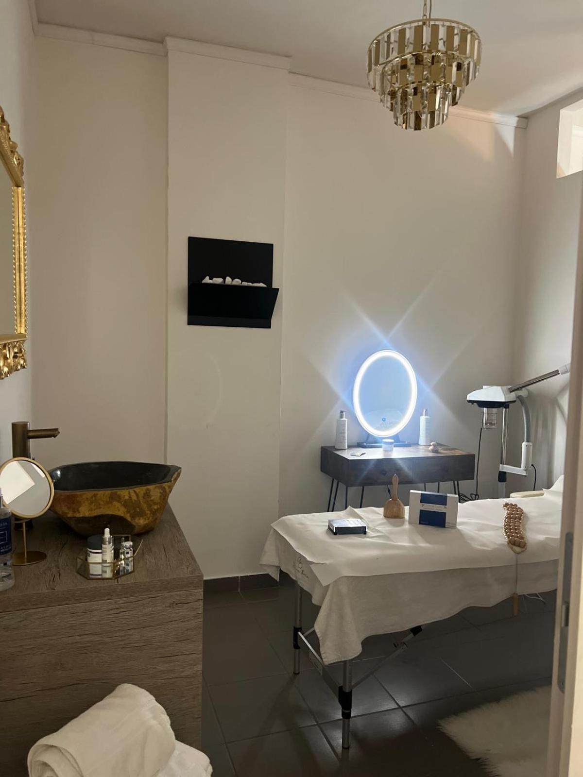 Femme Noir Luxury Spa Experience San Nicola La Strada Exteriér fotografie